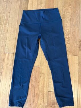 Women’s Lululemon Size 8 Wunder Under High-Waist Navy Leggings